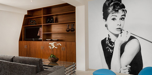 Фотообои в гостиной задают стиль всему пространству квартиры Фотообои в гостиной задают стиль всему пространству квартиры